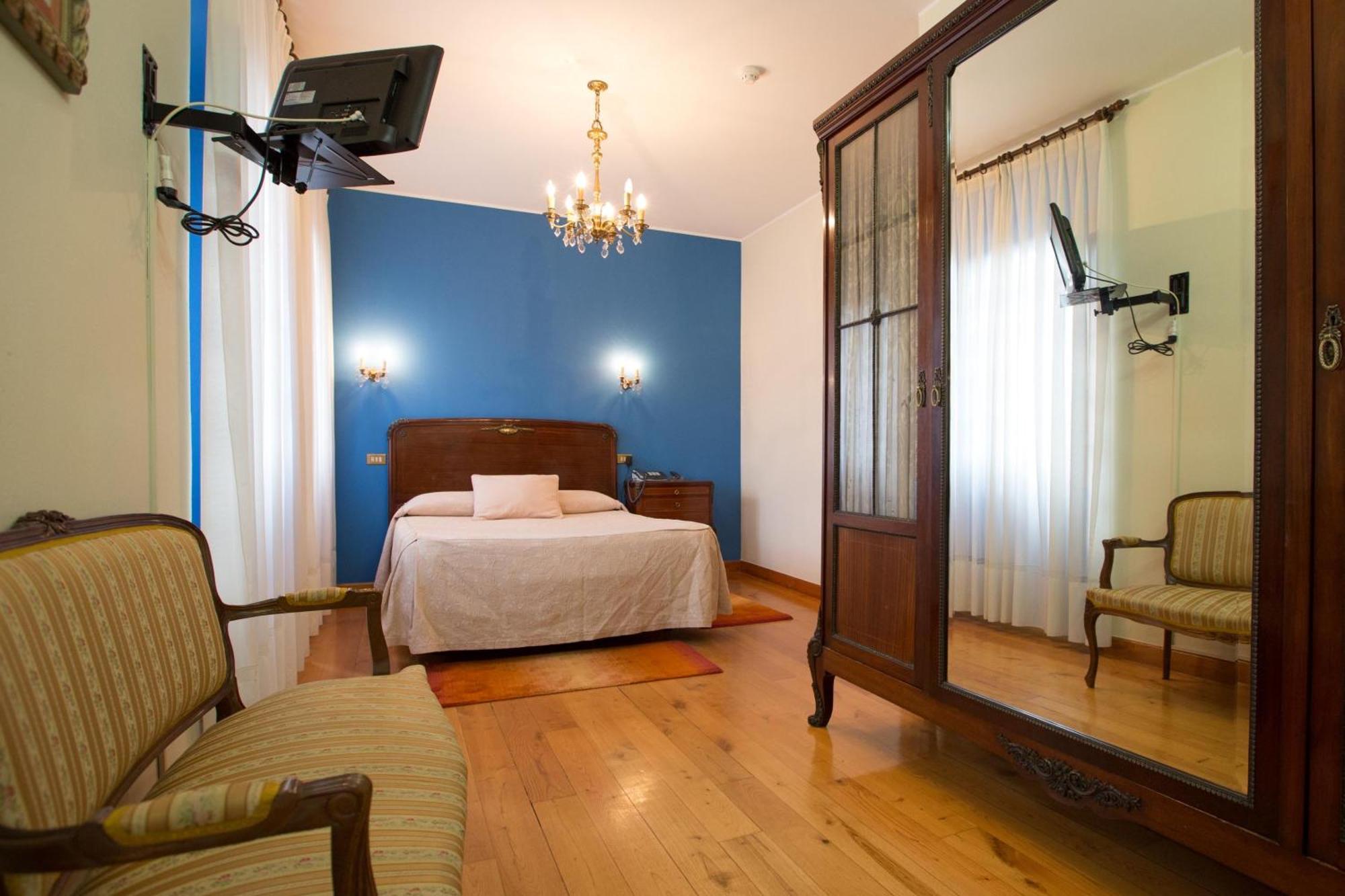 Single Room,693137958:JPEG